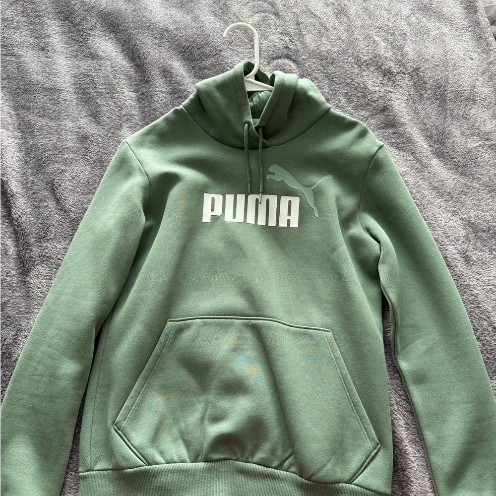 PUMA Men's Green Hoodie Sweater